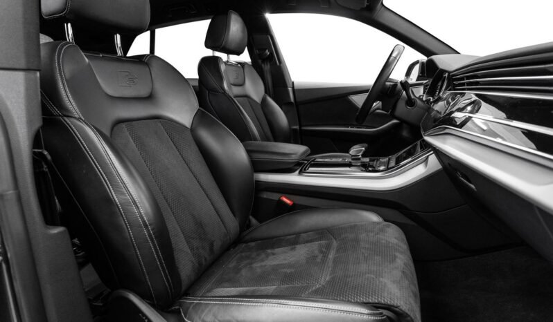 
Audi Q8 60 TFSI e quattro S line full									