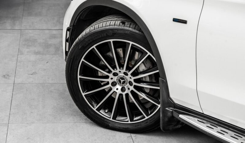 
Mercedes-Benz GLC 300 e 4MATIC AMG full									