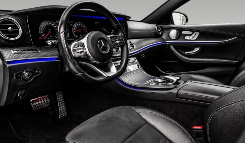 
Mercedes-Benz E300 e AMG Line full									
