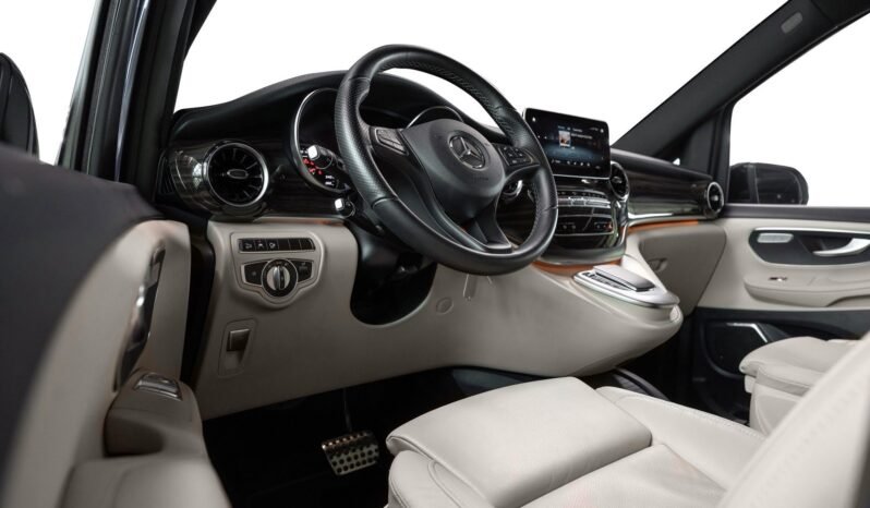
Mercedes-Benz Classe V 300 d 4MATIC AMG Line full									