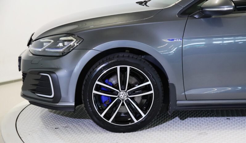 
Volkswagen Golf VII GTE 1.4 TSI GTE full									