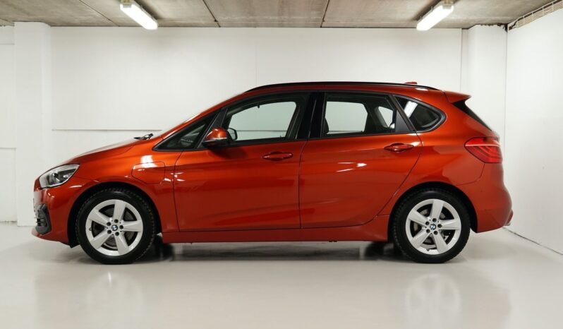 
BMW 225xe Sport Line full									