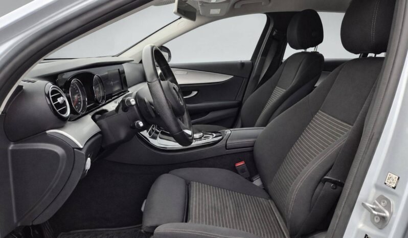 
Mercedes-Benz E200 full									