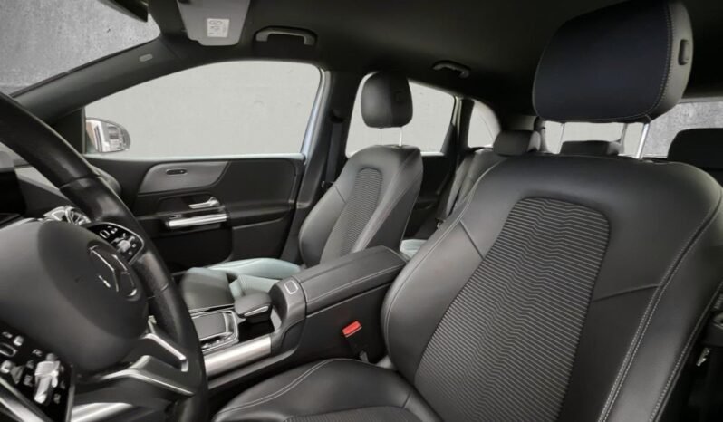
Mercedes-Benz B180 AMG Line full									