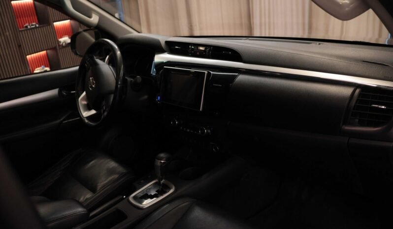 
Toyota HiLux 4×4 full									