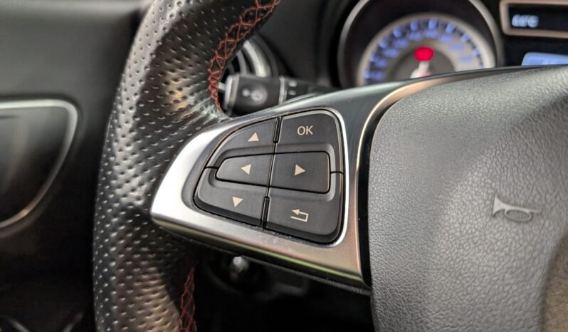 
Mercedes-Benz CLA 180 1.6 Turbo 122 ch full									