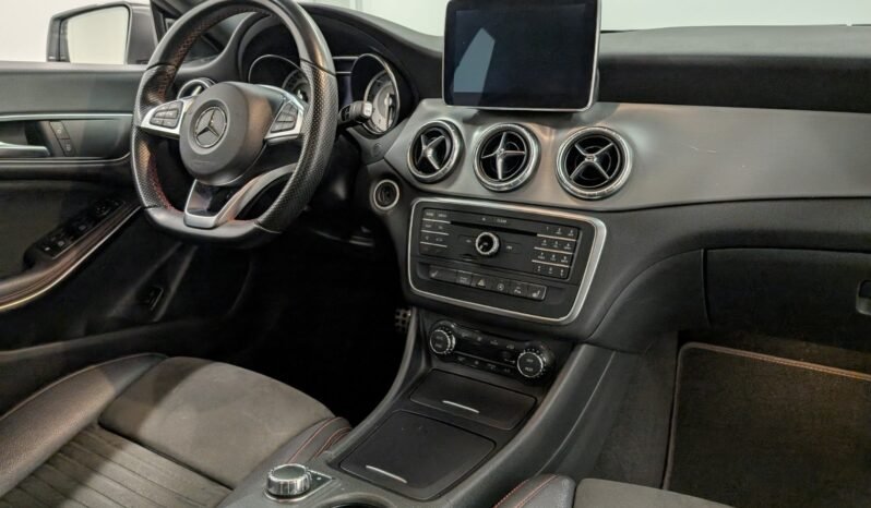 
Mercedes-Benz CLA 180 1.6 Turbo 122 ch full									