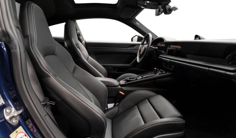
Porsche 911 Carrera 4 GTS full									