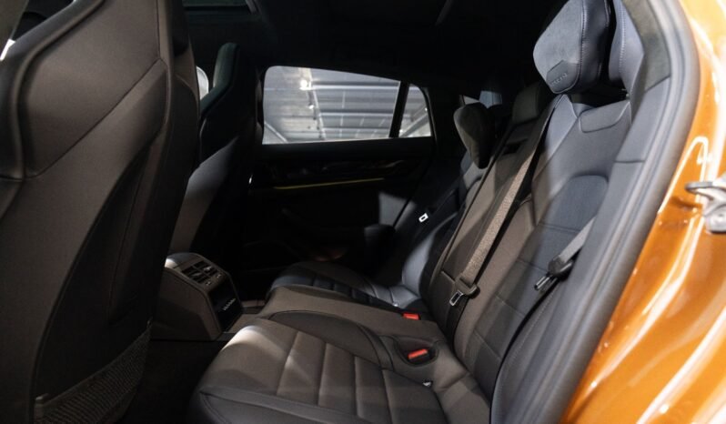
Porsche Panamera E-Hybrid full									
