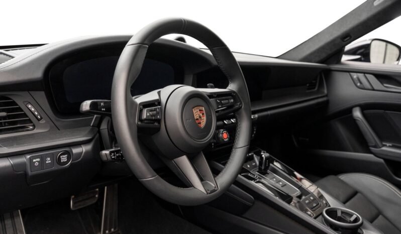 
Porsche 911 Carrera 4 GTS full									