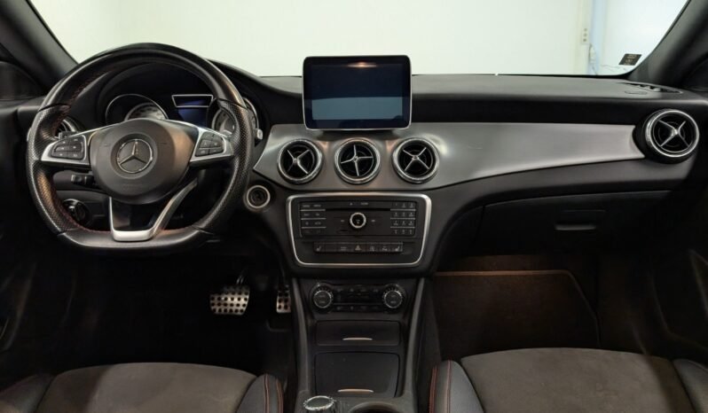 
Mercedes-Benz CLA 180 1.6 Turbo 122 ch full									