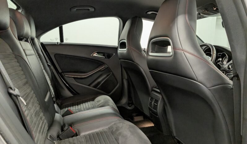 
Mercedes-Benz CLA 180 1.6 Turbo 122 ch full									