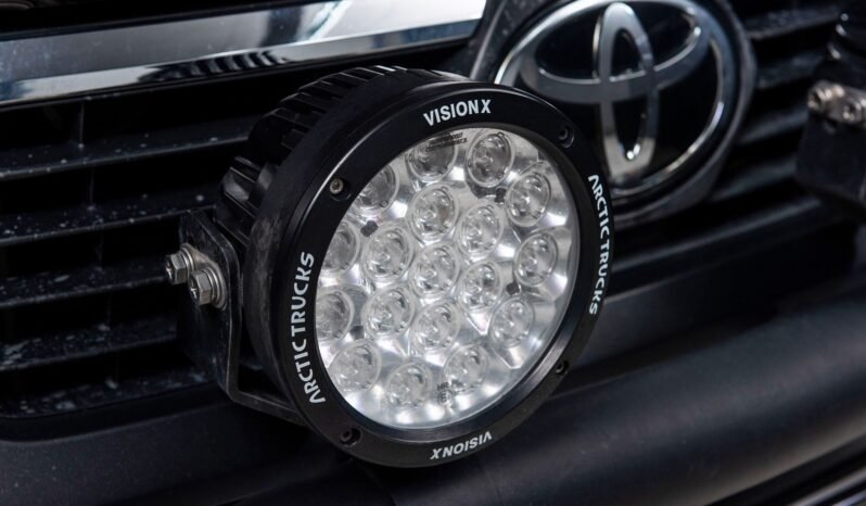 
Toyota Hilux 2.8 D-4D Arctic Trucks full									
