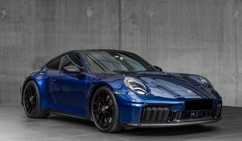 
Porsche 911 Carrera 4 GTS full									