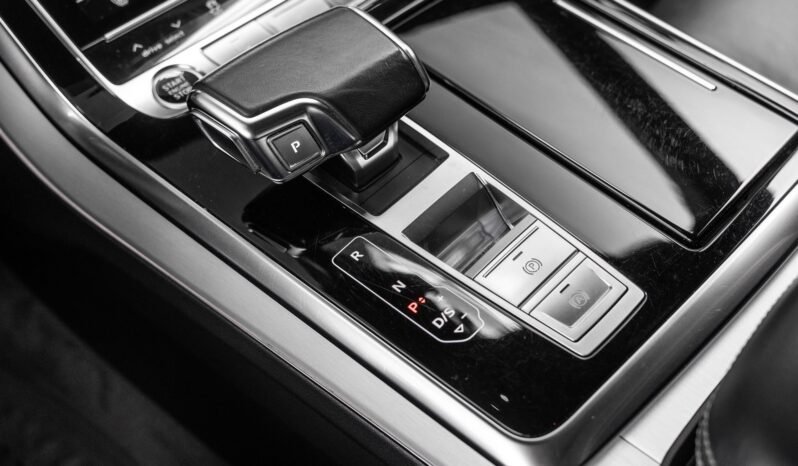 
Audi Q8 60 TFSI e quattro S line full									