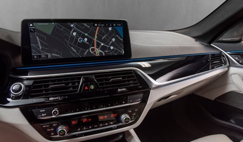 
BMW Série 5 530e xDrive M Sport full									