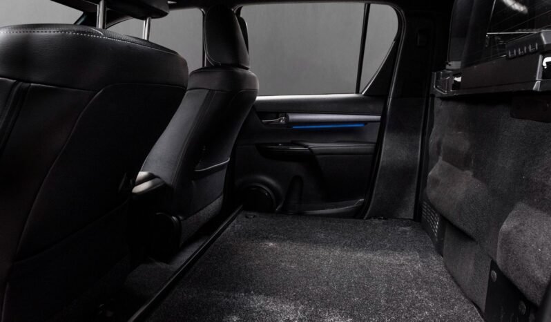 
Toyota Hilux 2.8 D-4D Arctic Trucks full									