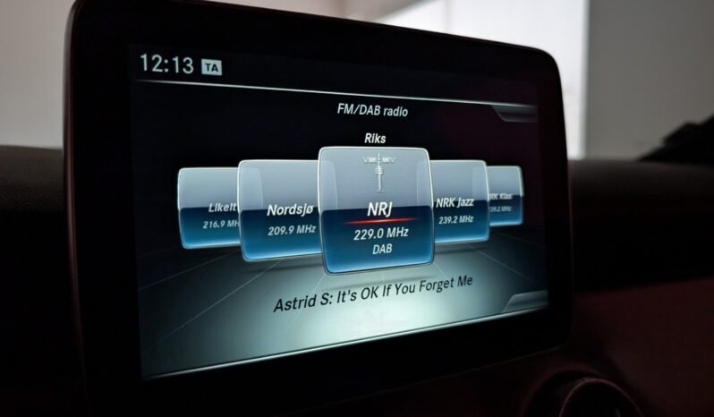 
Mercedes-Benz CLA 180 1.6 Turbo 122 ch full									