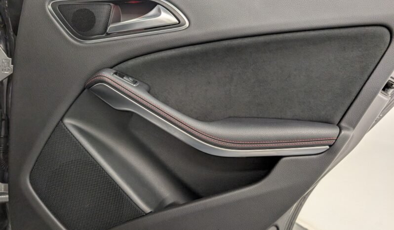 
Mercedes-Benz CLA 180 1.6 Turbo 122 ch full									