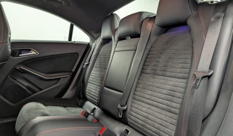 
Mercedes-Benz CLA 180 1.6 Turbo 122 ch full									